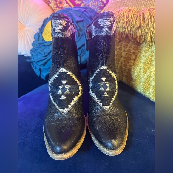 SBICCA Women’s Black Aztec Booties sz 8 - Picture 2 of 8